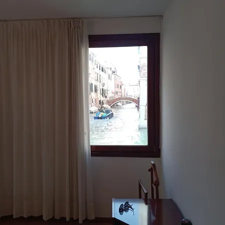 Zen , Canal View 게스트하우스 *