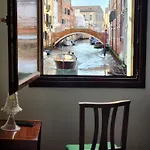 Zen Canal View Gæstehus