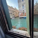 Zen Canal View 招待所