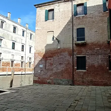 Zen , Canal View Guest house Venice