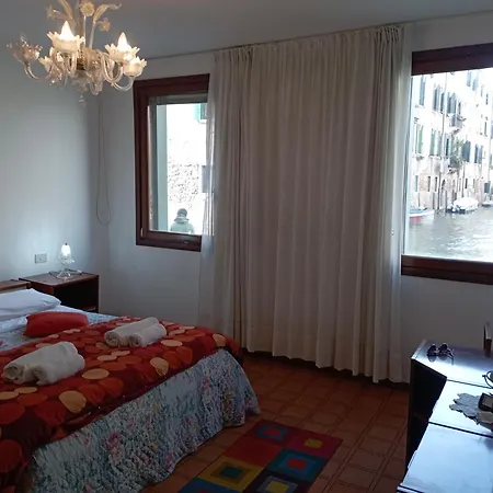 Guest house Zen , Canal View