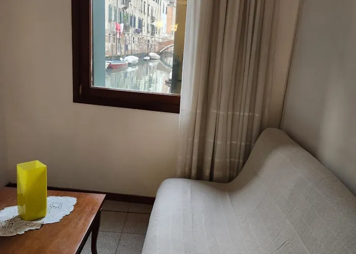 Zen , Canal View Πανσιόν *