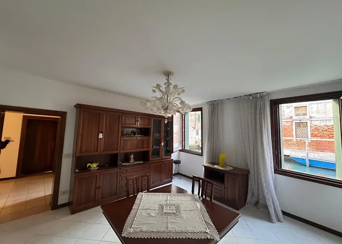 Zen , Canal View Konukevi *