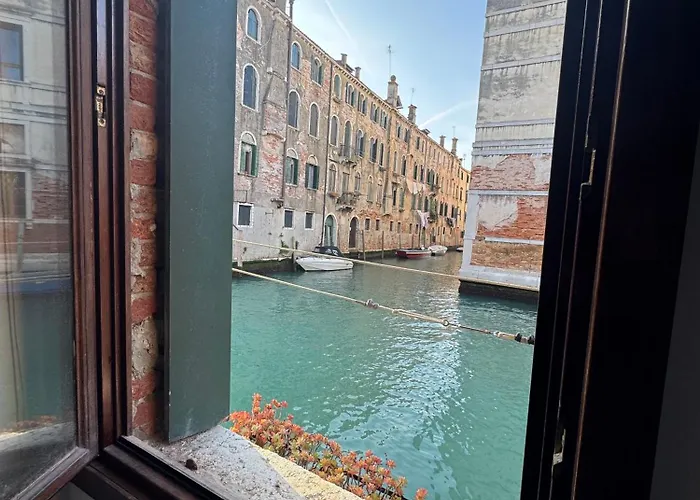 Zen , Canal View Πανσιόν *