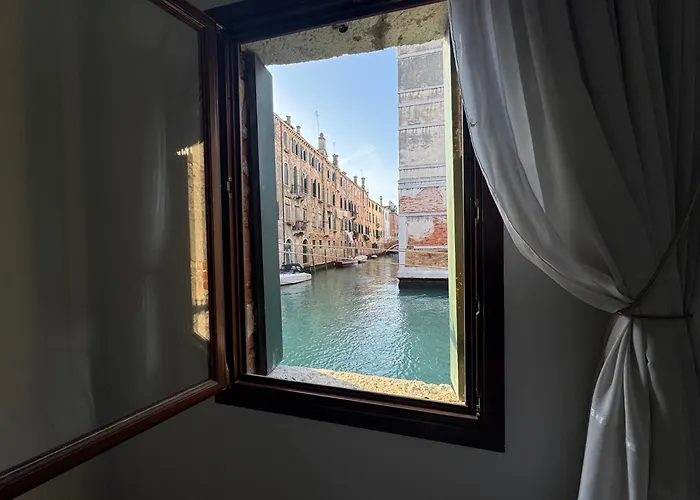 Πανσιόν Zen , Canal View