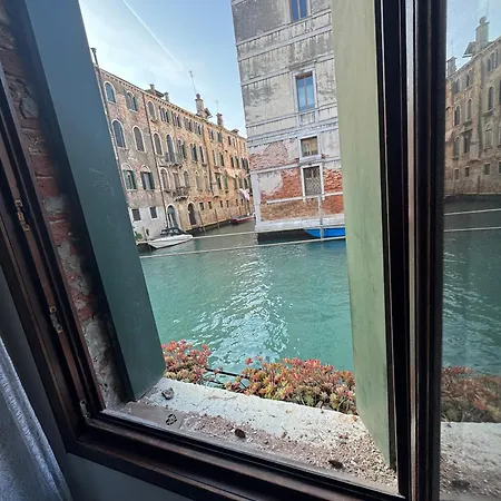 Zen Canal View Gæstehus